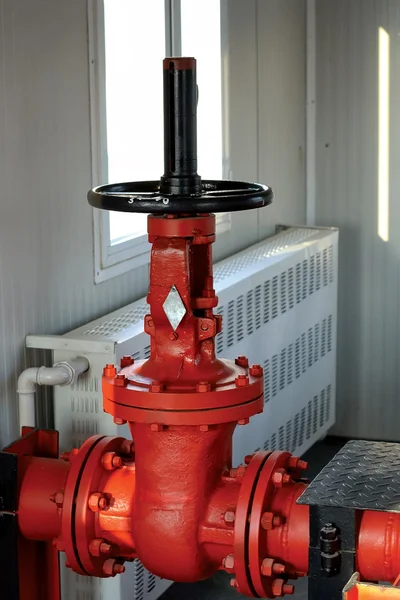 Röd regulator ventil för brandmän — Stockfoto