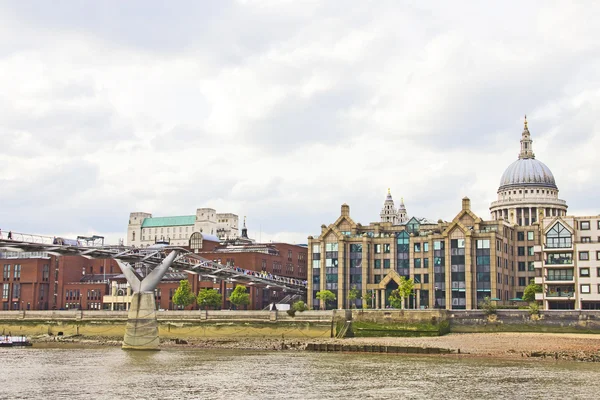 Thames Nehri ve st paul Katedrali — Stok fotoğraf