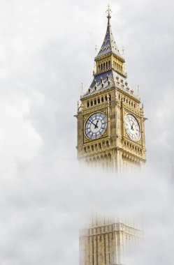 Big Ben in a cloudy day clipart