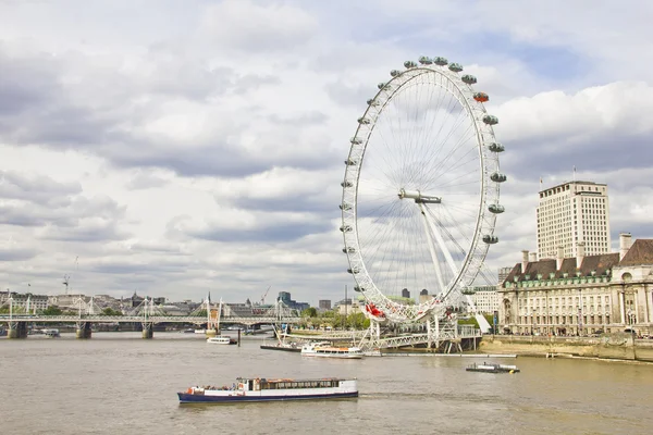 O olho de Londres e o rio Tamisa — Fotografia de Stock