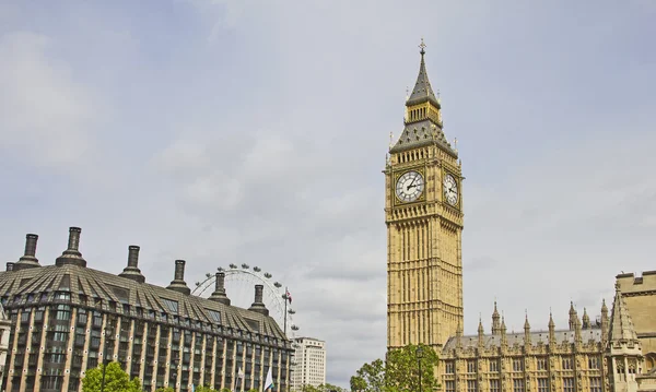 Panoramiczny widok na Londyn z big Bena i london eye — Zdjęcie stockowe