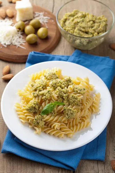 Těstoviny s olivového tapenádou — Stock fotografie