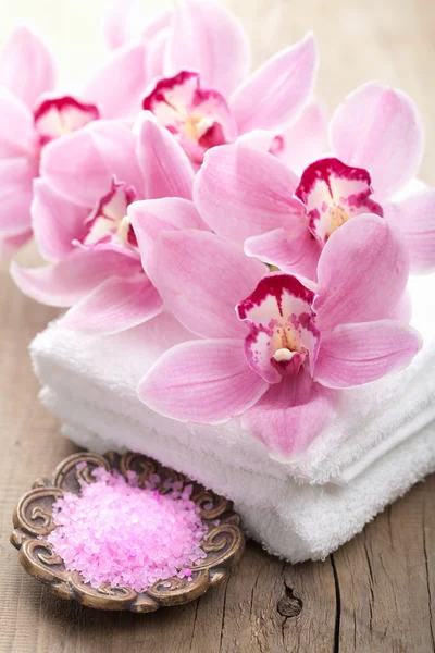 Spa en bad met orchideeën — Stockfoto