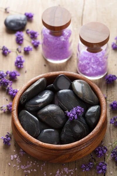 Wellness-Steine Salz und Lavendel — Stockfoto