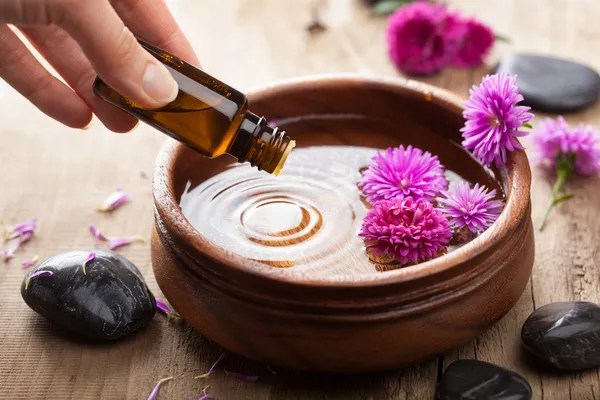 Óleo essencial para aromaterapia Fotografias De Stock Royalty-Free