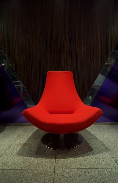 Σύγχρονη κόκκινη καρέκλα — Φωτογραφία Αρχείου
