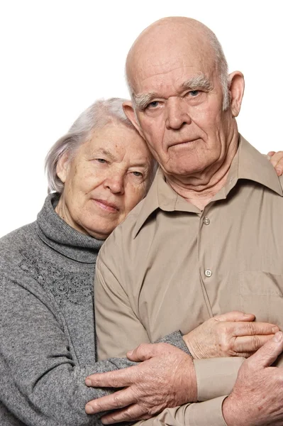 Портрет щасливої старшої пари, що охоплює один одного — стокове фото