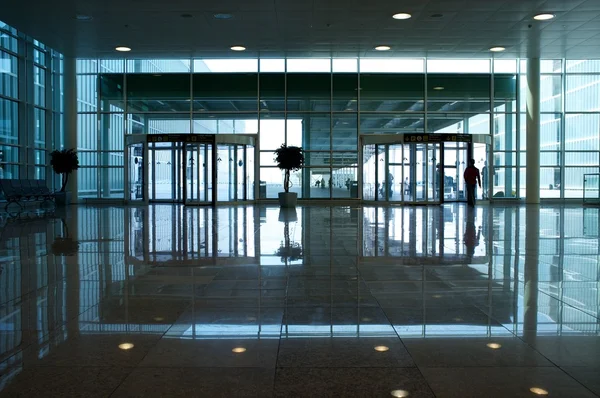 Corredor moderno do edifício de escritório — Fotografia de Stock