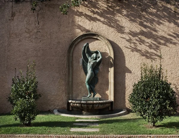 Статуя в парке, Барселона — стоковое фото