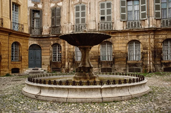 Fontanna na placu albertas, aix-en-provence, Francja — Zdjęcie stockowe