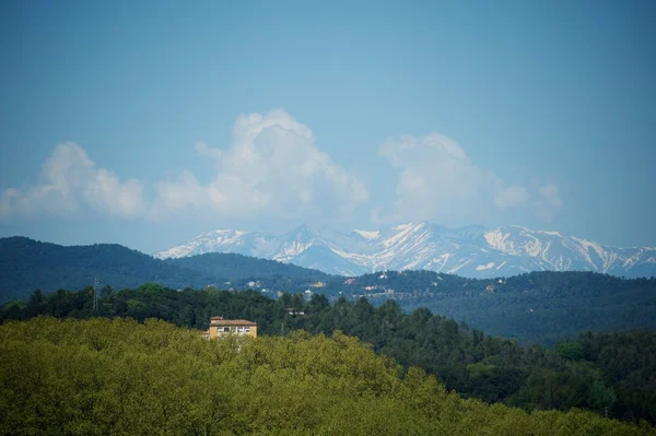 Vacker utsikt till bergen — Stockfoto
