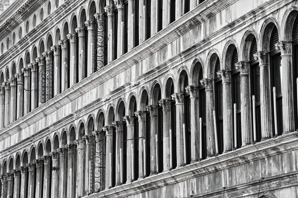 Detalles de la arquitectura en Venecia — Foto de Stock
