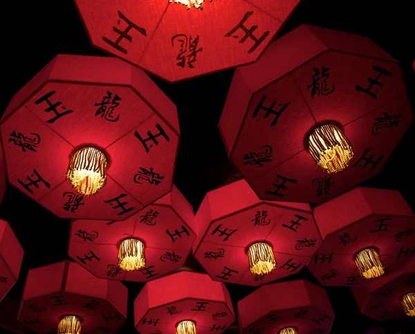 Asiatische traditionelle rote Laternen — Stockfoto