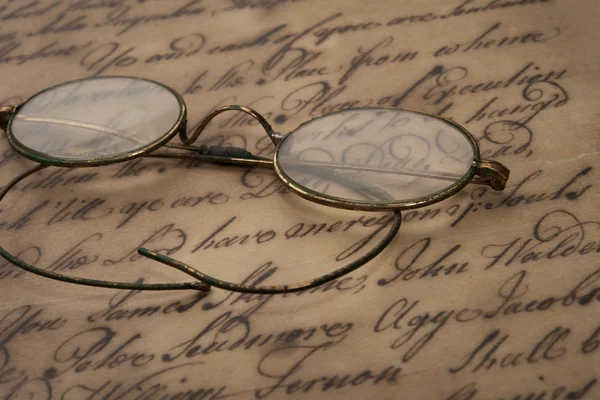 Gamla glasögon med vintage dokument — Stockfoto