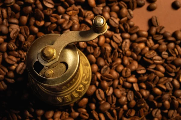 Coffee background with coffee mill — Stock Photo, Image