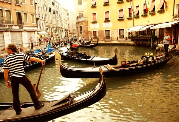 Traditional gondola ride — Stock Photo, Image