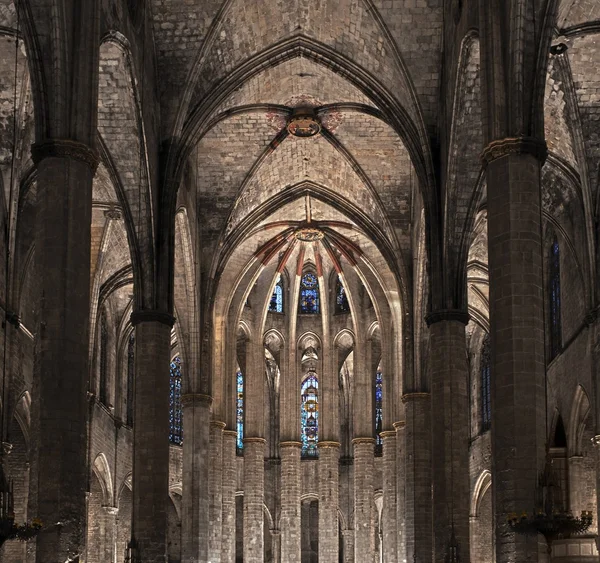 Inne i katedralen santa eulalia i barcelona — Stockfoto