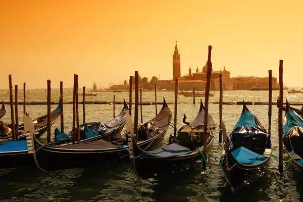 Gôndolas contra panorama de Veneza — Fotografia de Stock