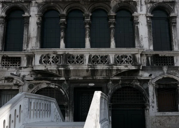 Λεπτομέρειες της αρχιτεκτονικής στη Βενετία — Stockfoto