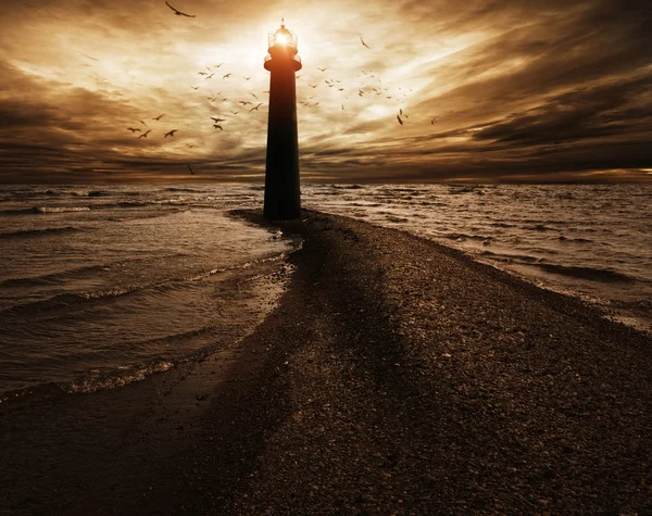 Ciel orageux sur le phare — Photo