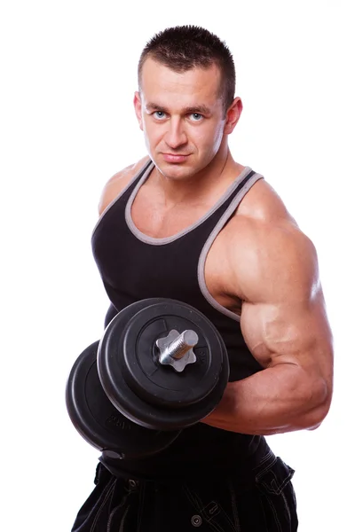 Retrato de homem forte posando no ginásio com halteres — Fotografia de Stock