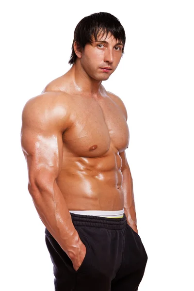 Porträt eines Muskelmannes, der auf weißem Hintergrund im Studio posiert — Stockfoto