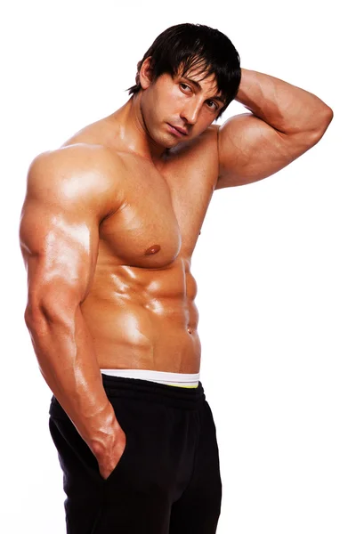 Porträt eines sexy Mannes posiert im Fitnessstudio — Stockfoto