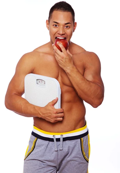 Portret mężczyzny z wagi jedzenia jabłko — Zdjęcie stockowe