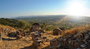 eski kalenin üst görünümden dağlara. Alcala de xivert