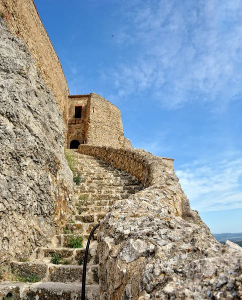 Oude verwoeste kasteel in de stad morella, Spanje. — Stockfoto