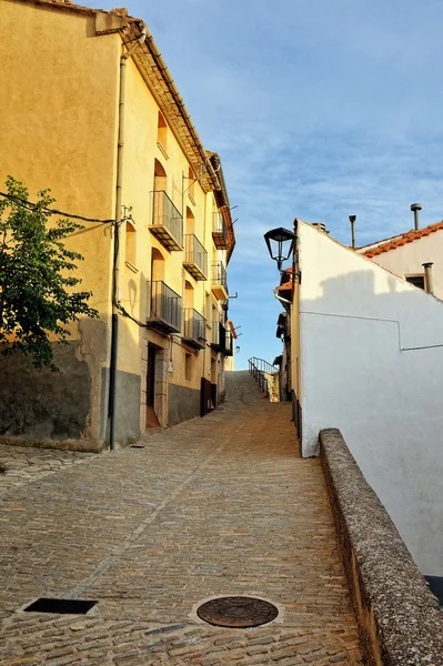 Ruas da pequena cidade espanhola velha Ares . — Fotografia de Stock