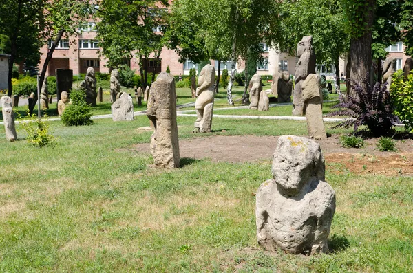 Sten polovtsian skulpturer i parken-museum i lugansk, Ukraina — Stockfoto