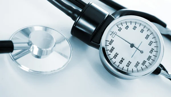 Sphygmomanometer stethoscope blood pressure meter medical tool — Stock Photo, Image