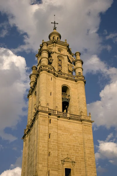 Torre de sino da igreja de Santa Maria em Los arcos — Fotografia de Stock