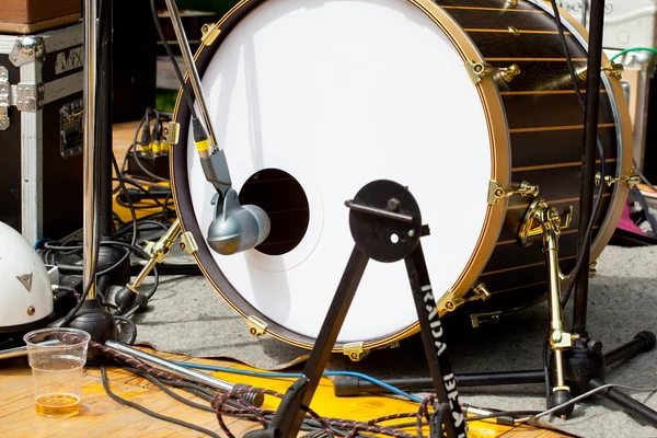 ドラムとマイクロホン — ストック写真