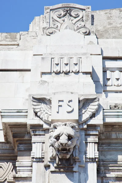 Detail of the central train station, Milan — Stock Photo, Image