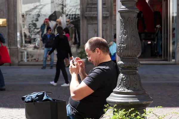 Man with smartphone — Stock Photo, Image
