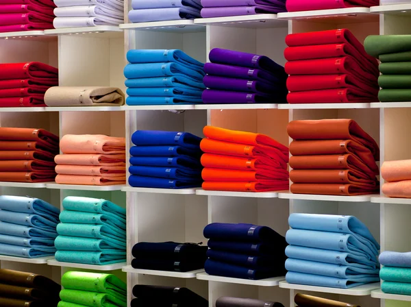 Camisas pólo, loja de roupas — Fotografia de Stock