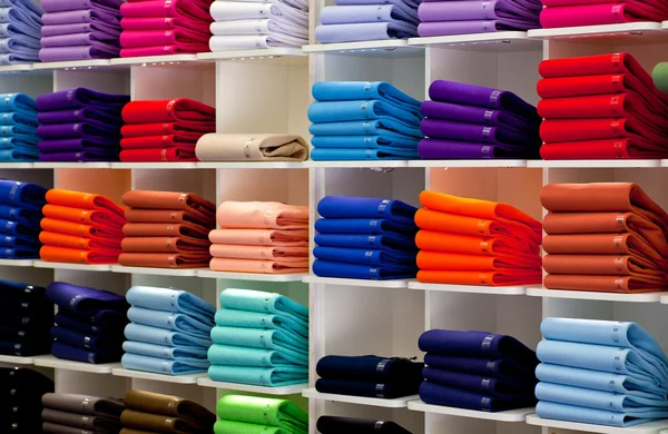Polotröjor, kläder butik — Stockfoto