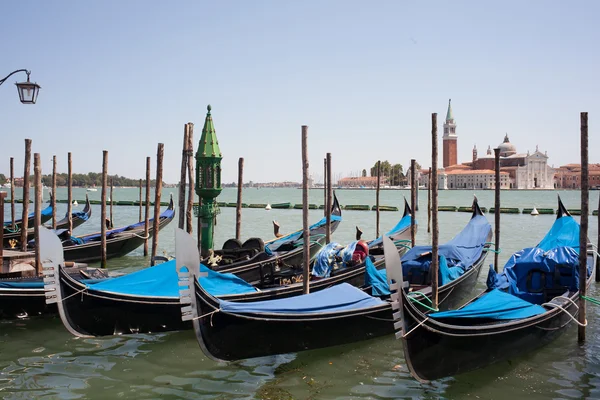Гондоли у Венеції — стокове фото