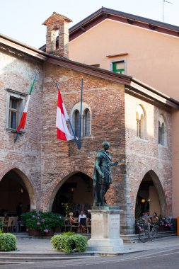 Roma İmparatoru'nın heykeli, cividale del friuli