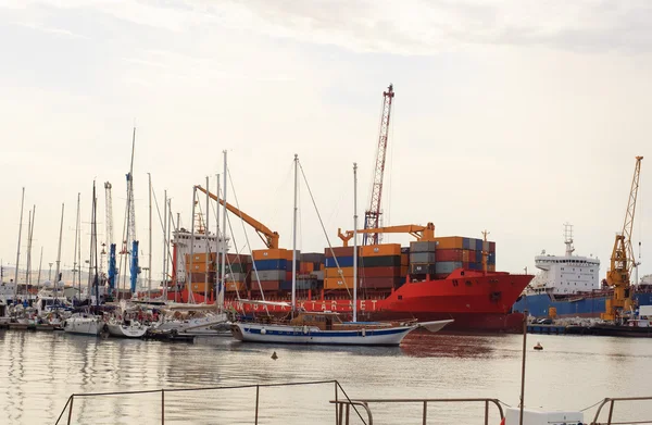 Lodě v přístavu trapani — Stock fotografie