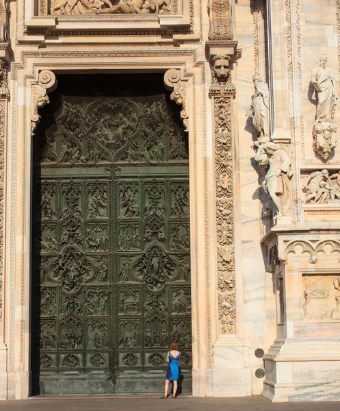 Tourist, Milan cathedral — Stock Photo, Image
