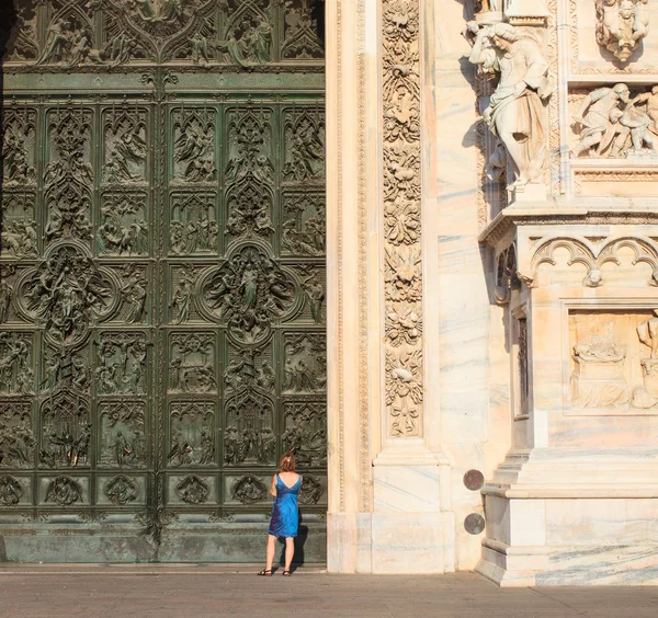 Turista, Catedral de Milão — Fotografia de Stock