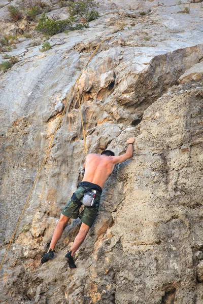 Climber on Sistiana rock, Trieste — Stock Photo, Image