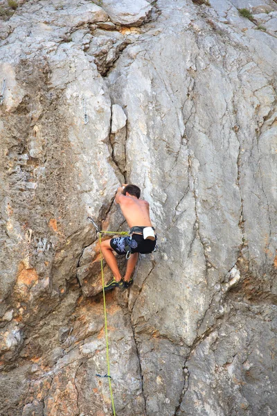 Ορειβάτης σε sistiana βράχο, Τεργέστη — Φωτογραφία Αρχείου