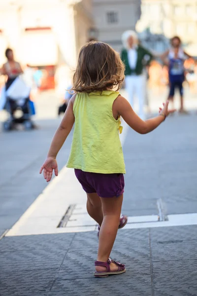Child dancing in the street — Stock Photo, Image