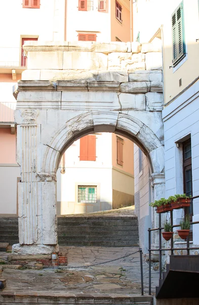 O Arco de Ricardo, monumentos romanos, Trieste — Fotografia de Stock
