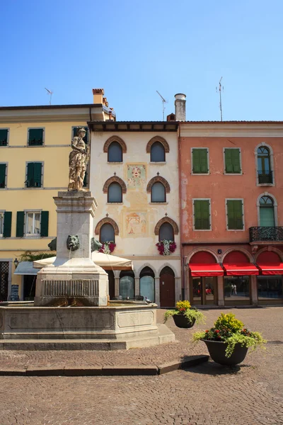 Paolo diacono square, cividale del friuli, Italië — Stockfoto