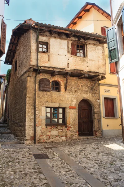 Středověký dům, cividale del friuli — Stock fotografie